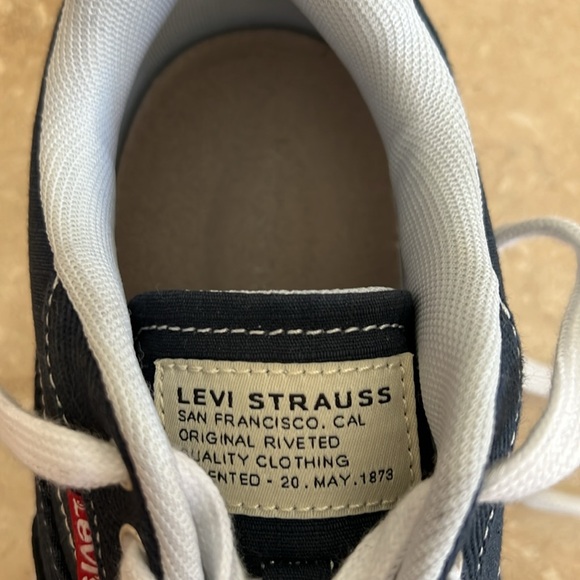 Levi's women’s Naya Lo Canvas Sneaker - Picture 7 of 8